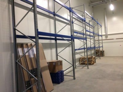 Levering og montering av nytt lagerutstyr i Sonel-lageret. Konsoll hyllesystem for lager. Lagerhyller og utstyr VVN.LV 2